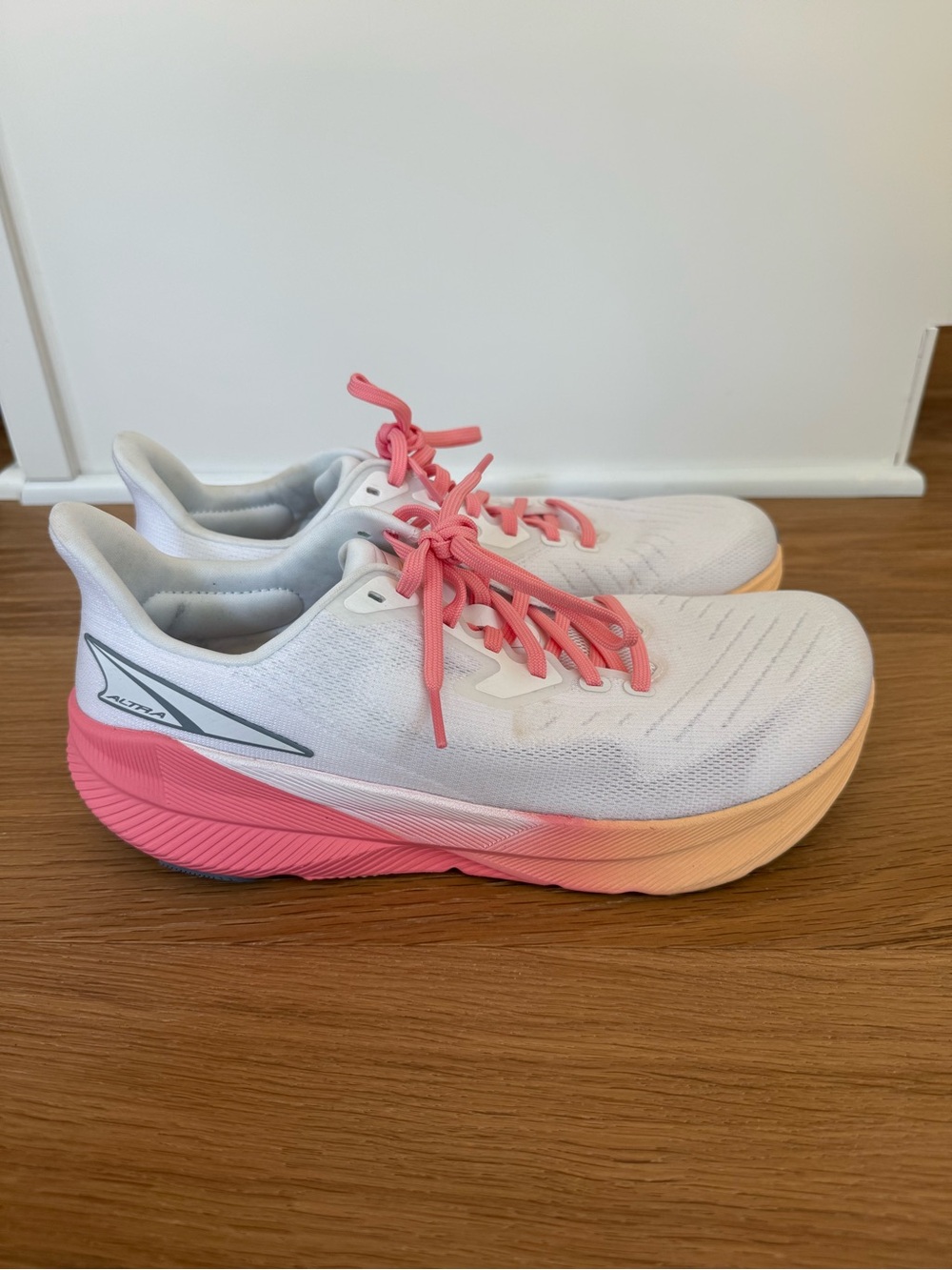 Altra Women's Experience Flow White & Coral Zero Drop Running Sneakers Sz. 11